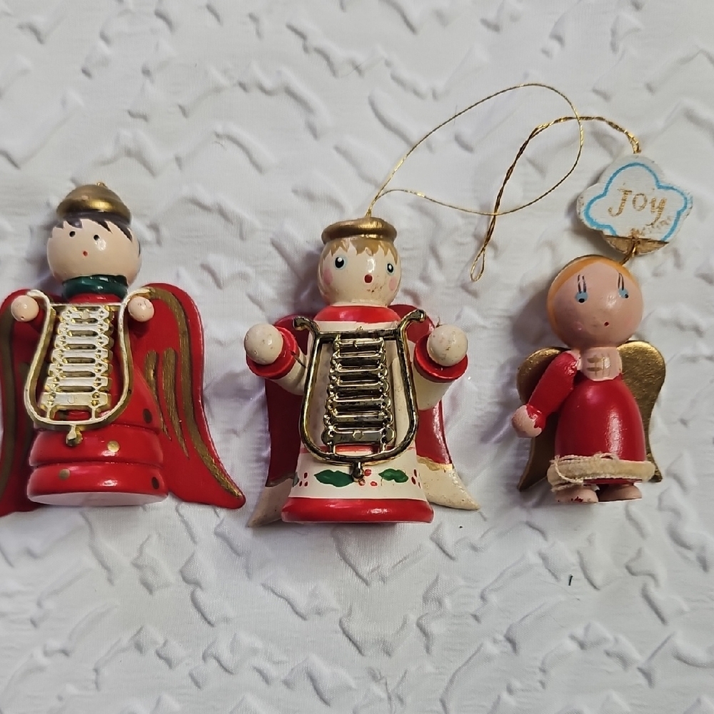VINTAGE CHRISTMAS  WOODEN ORNANENTS  3 PIECE SET